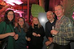 Grenzüberschreitende Begegnungen waren beim Neujahrsempfang inklusive - hier Mitarbeiter der Nationalparks Bayerischer Wald und Sumava. Fotos: Andreas Stumpp, Annette Nigl, Gregor Wolf