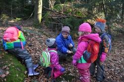 Nicole Graf mit einer Kindergartengruppe. Foto: Nationalparkarchiv