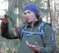 Ranger Michael Pscheidl bei der Führung durch die Mittelsteighütte. Foto: Fabian Wirth