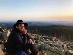 Macht gerade ein Commerzbank-Umweltpraktikum im Nationalpark Bayerischer Wald: Stefan Heigl. Foto: Hendrik Pelzl