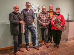 Freuten sich über die gelungene Ausstellung: Laudator Karl-Heinz Reimeier, Museumsleiter Christian Binder, Kulturpreisträger Lothar Blitz und das Musikerehepaar Carola und Max Pöschl. (Foto: Nationalpark Bayerischer Wald)